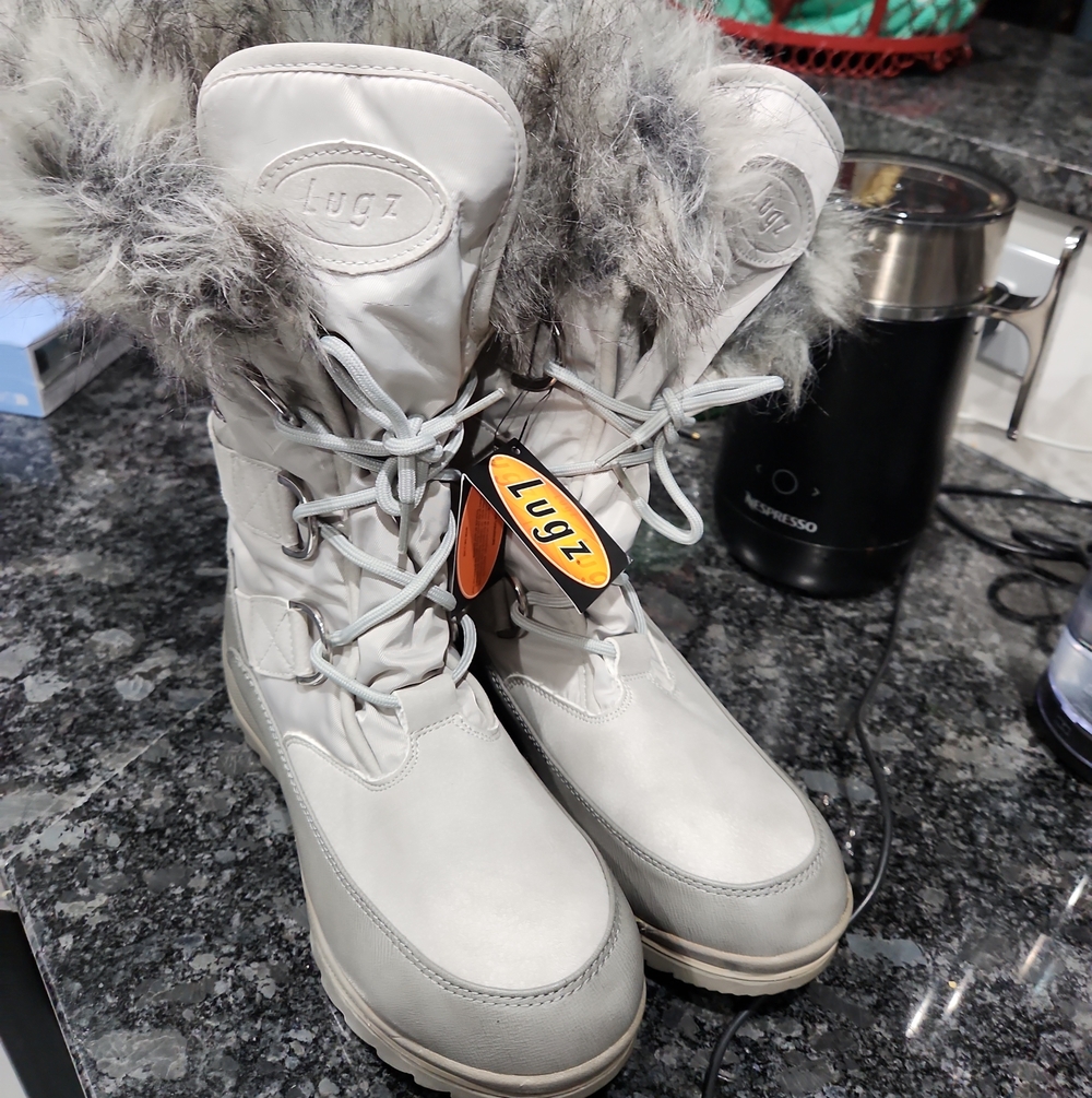 Lugz Women's Light Gray Faux Fur Lace-Up Winter Boots
